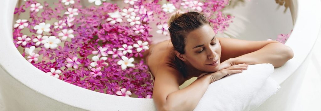 Spa bathing with flowers